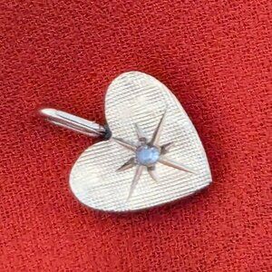 Stunning Vintage 14K Yellow Gold Heart Pendant Starburst Accent Textured Charm